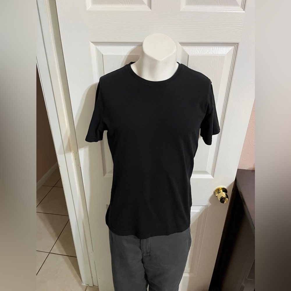 (H) Forever 21 Black Short Sleeve T-Shirt